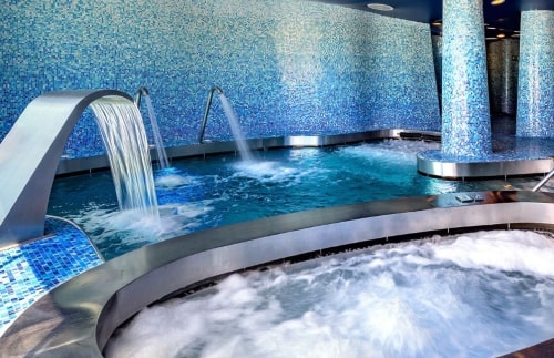 Jacuzzi en el interior del Balneario Las Arenas Valencia
