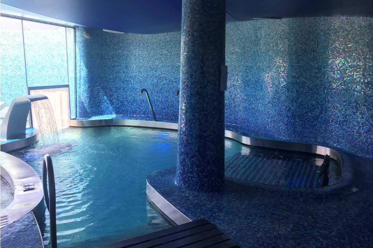 Cascada y camas de burbujas en Spa Las Arenas Valencia